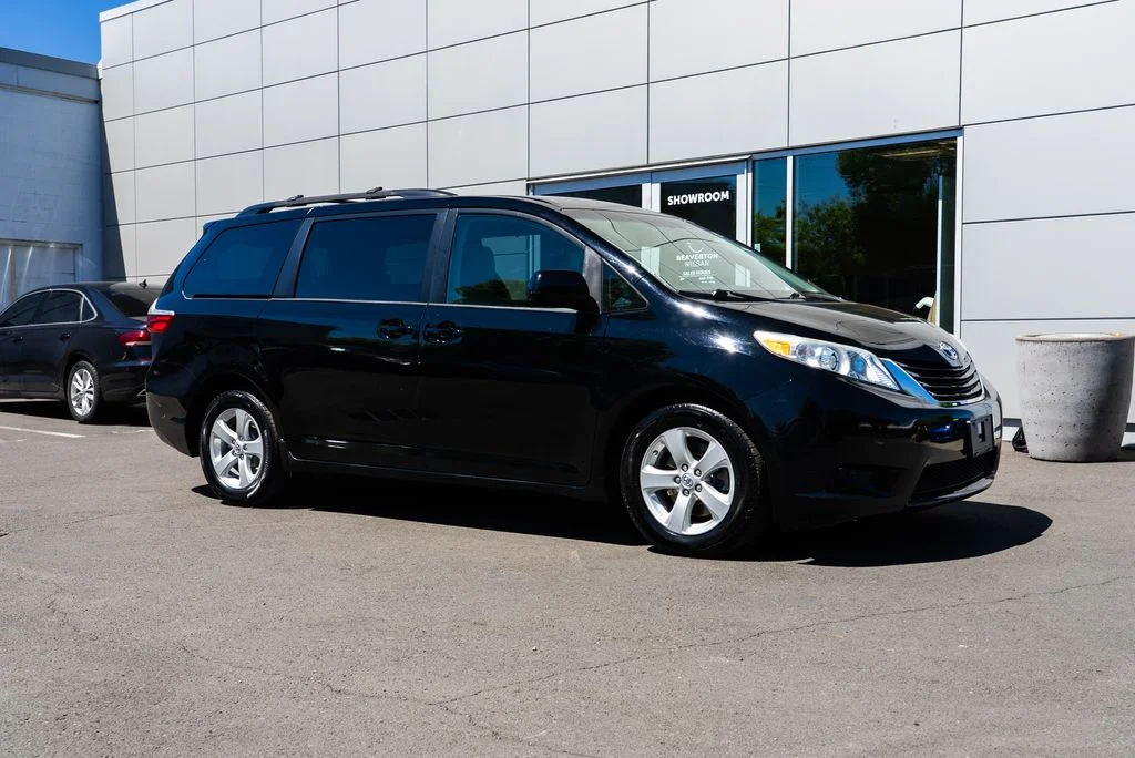 Used 2015 Black Toyota LE image 27
