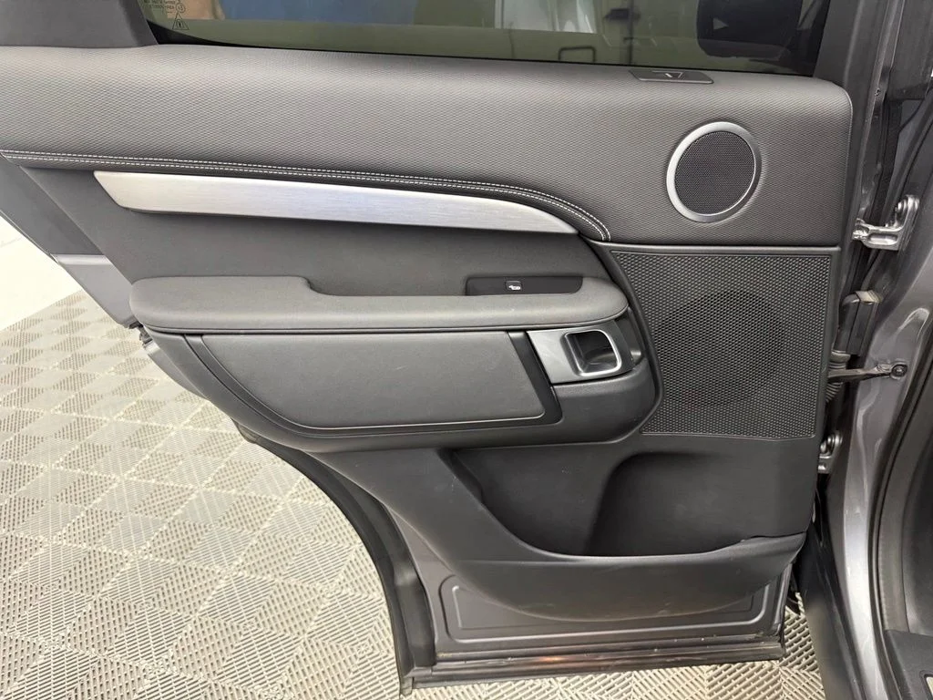 Used 2023  Land Rover S R-Dynamic image 28