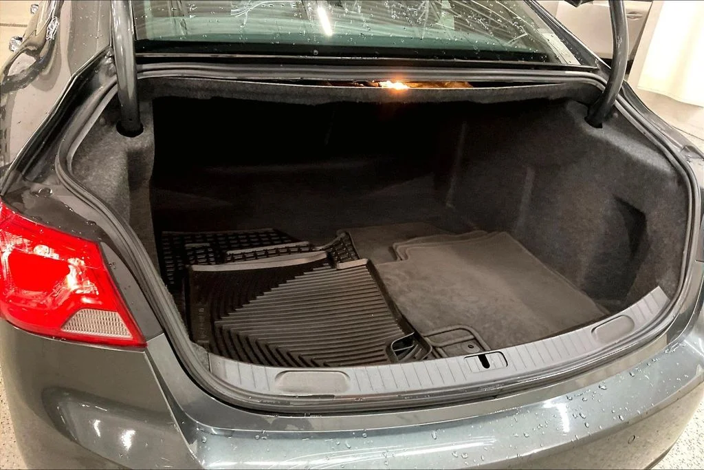 Used 2019 Gray Chevrolet Premier image 27