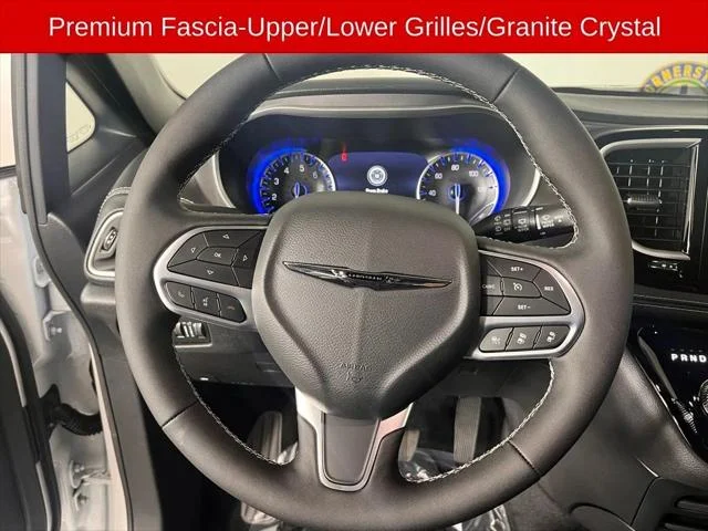New 2026 Bright White Clear-Coat Exterior Paint Chrysler Select image 9