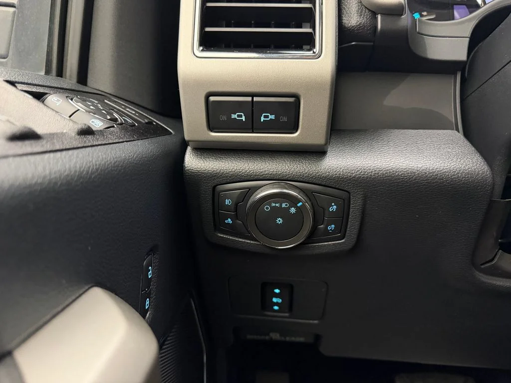 Used 2022 Oxford White Ford LARIAT image 34