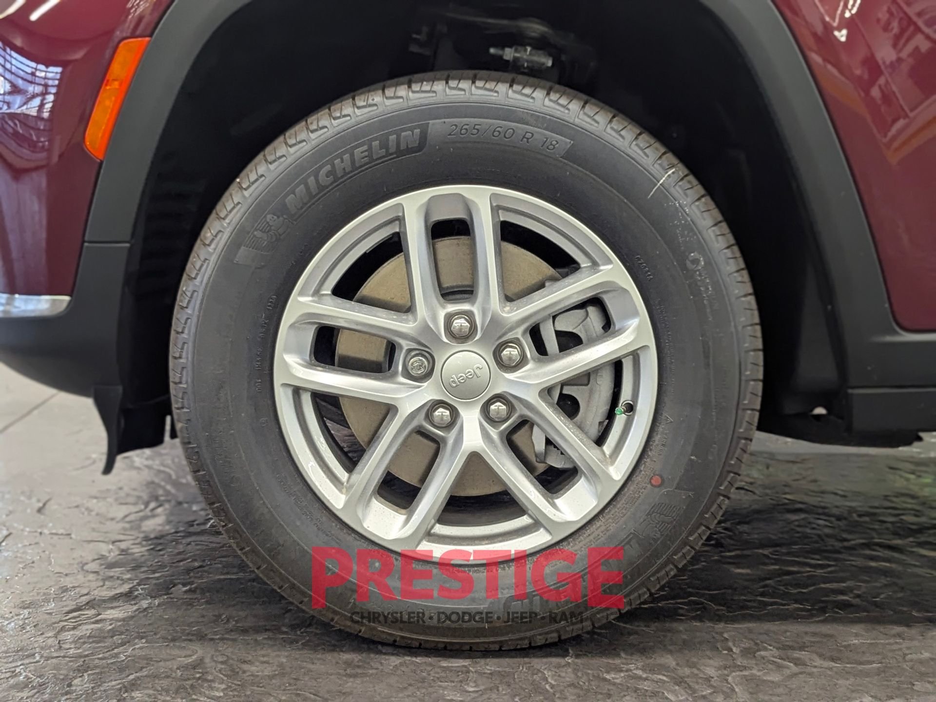 New 2026 Velvet Red Pearl-Coat Exterior Paint Jeep Laredo image 11