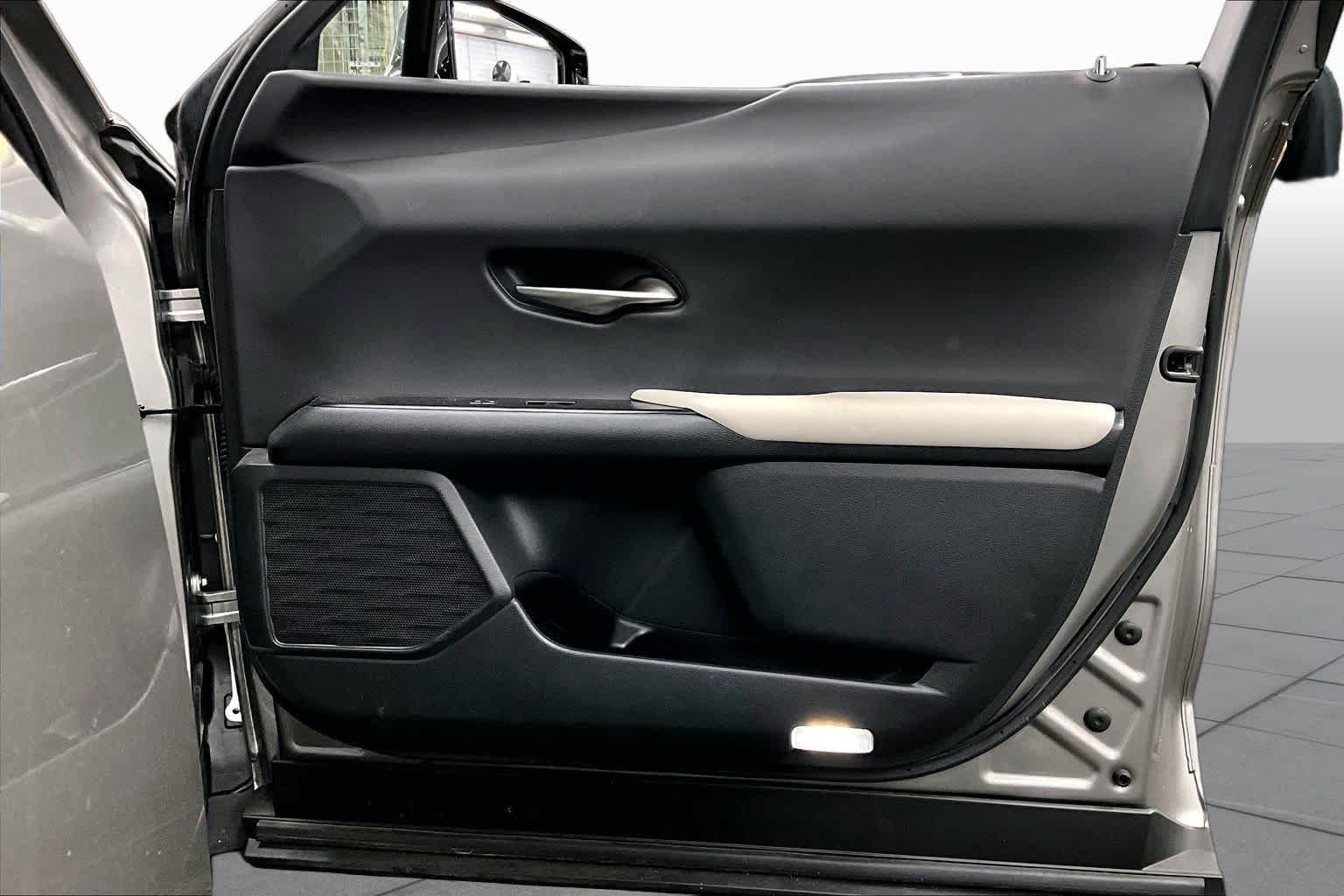 Used 2019 Atomic Silver Lexus  image 22