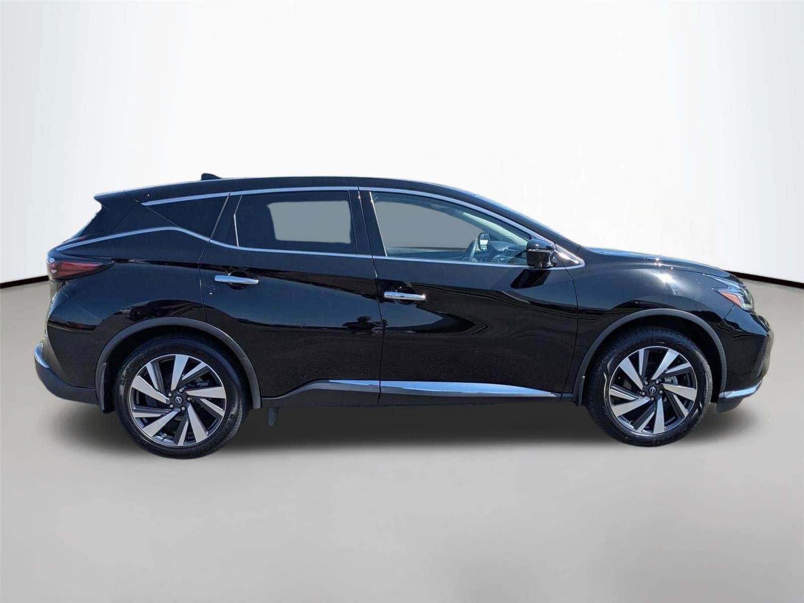 Used 2023 Super Black Nissan SL image 5
