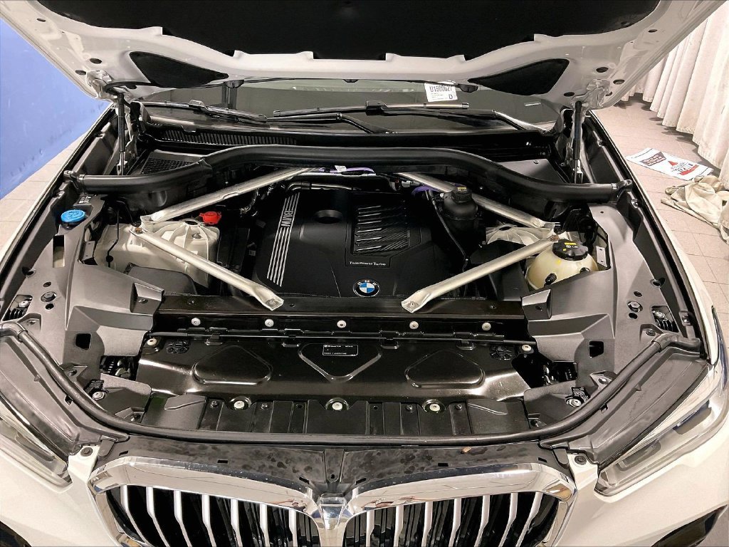 Used 2022 White BMW xDrive40i image 31