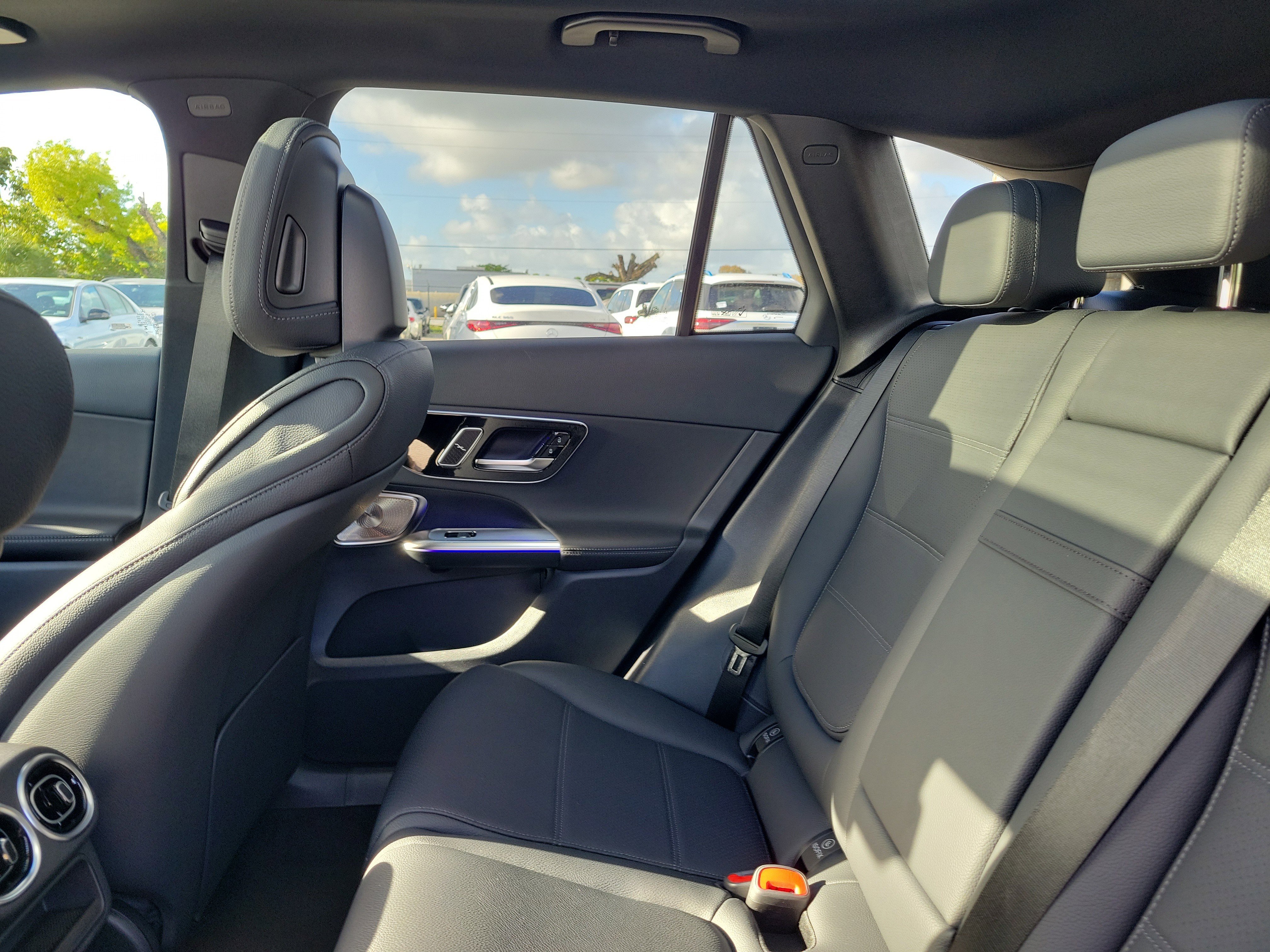 New 2026 Polar White Mercedes-Benz GLC 300 image 11