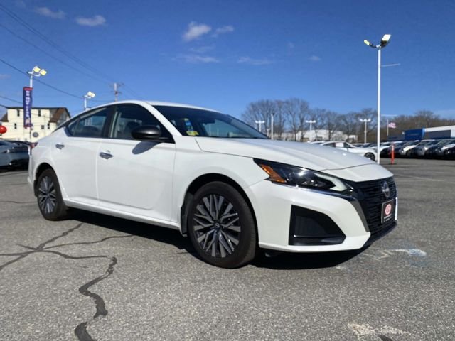 Used 2024 White Nissan 2.5 SV image 3