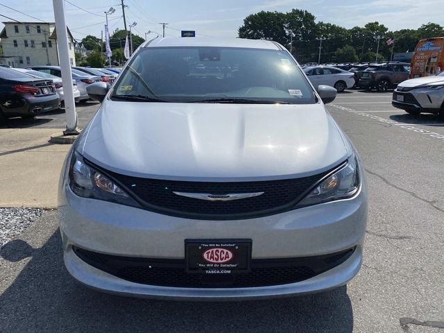 Used 2023 Silver Chrysler LX image 9