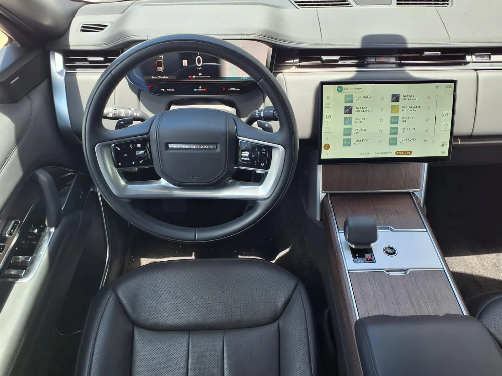 Used 2025 Fuji White Land Rover SE image 21