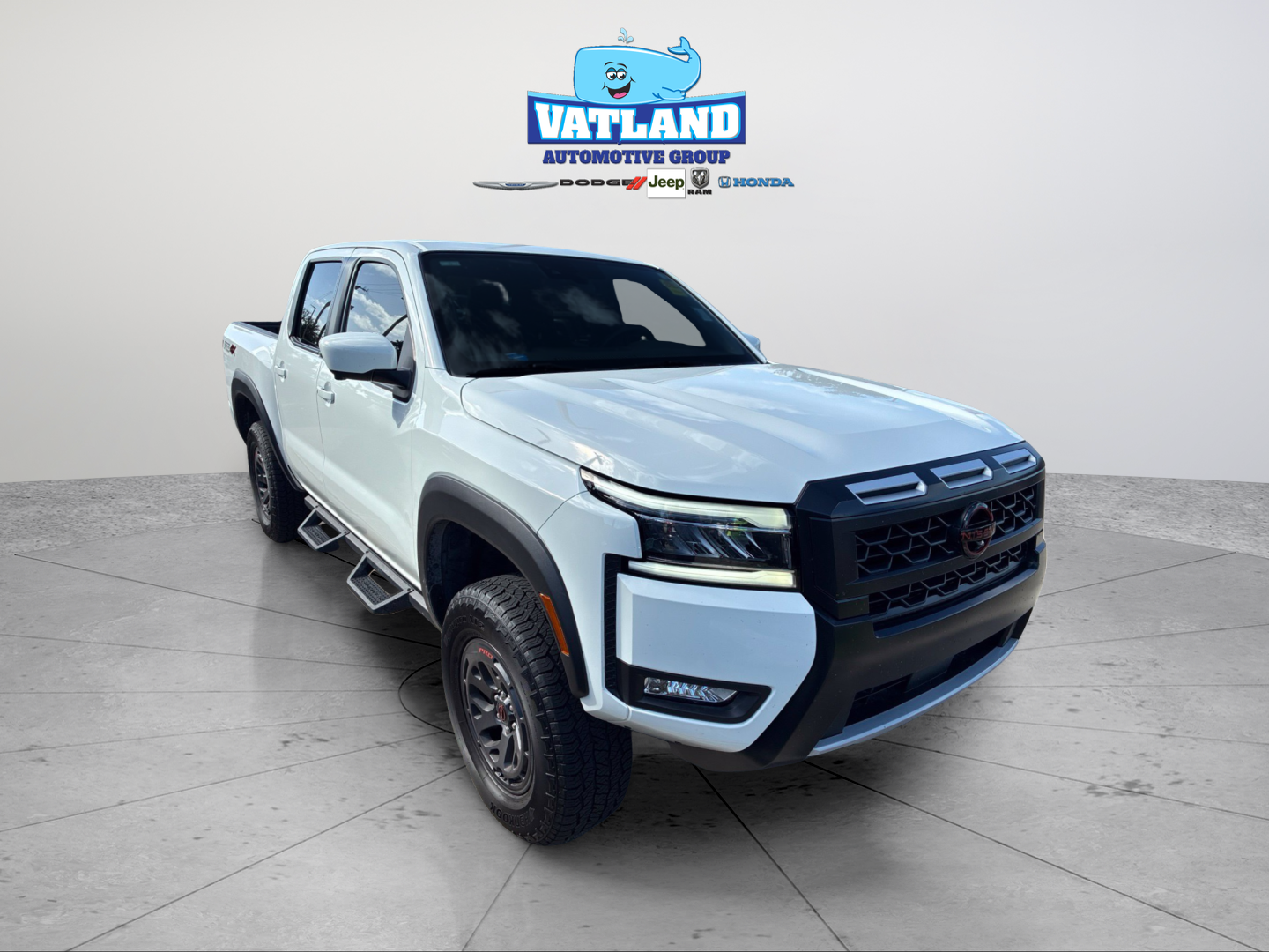 Used 2025 White Nissan PRO-4X image 21