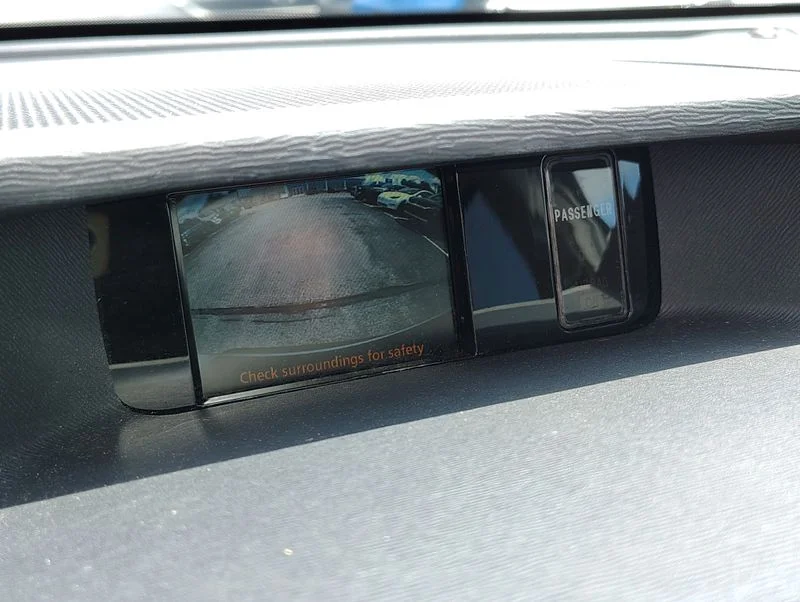 Used 2014 Silver Toyota LE image 15