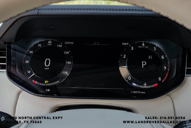 Used 2024  Land Rover SE image 18