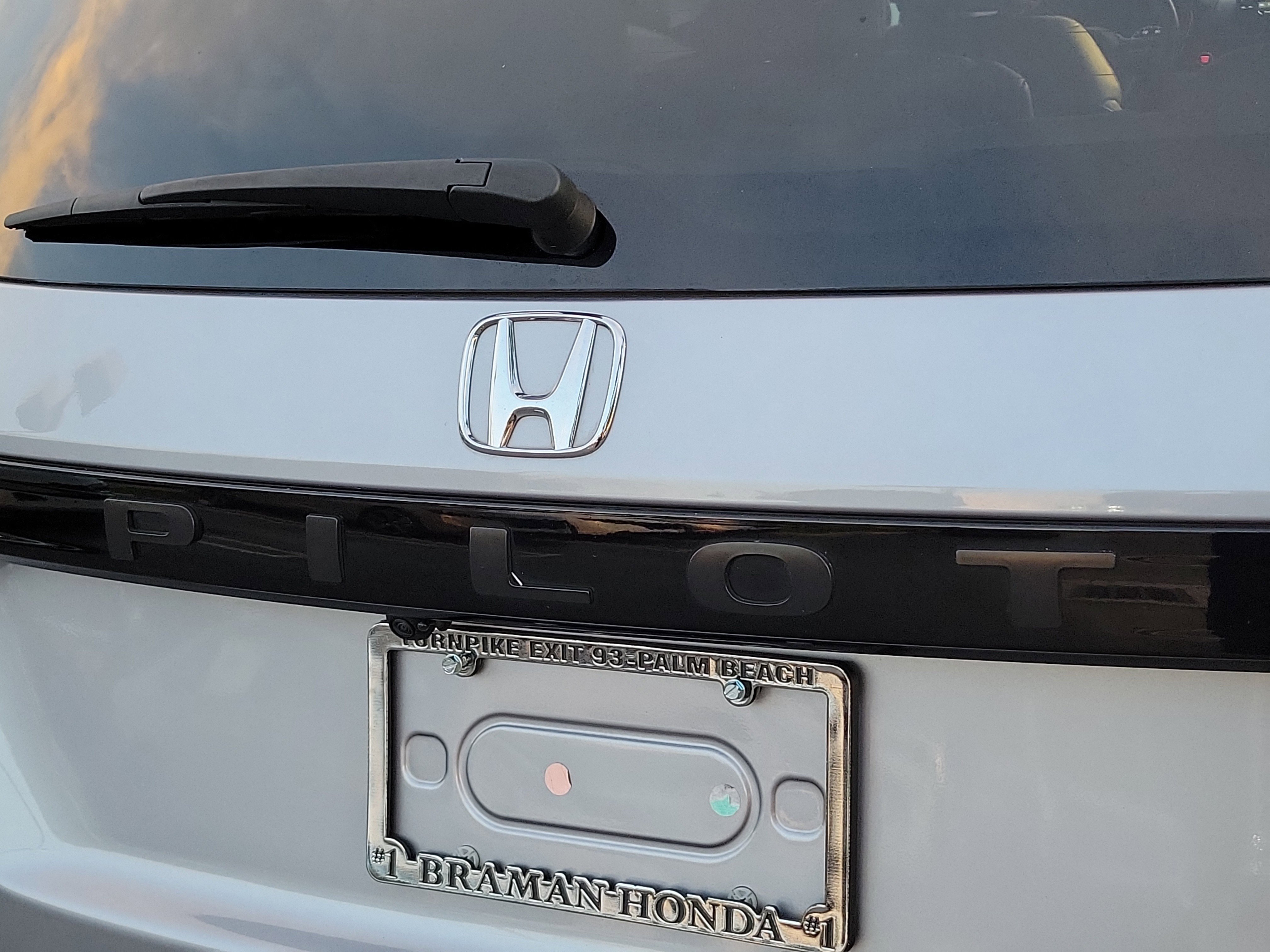 Certified Used 2024 Lunar Silver Metallic Honda 2WD EX-L 7P image 39