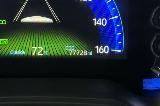 Used 2022 Wind Chill Pearl Toyota LE image 32