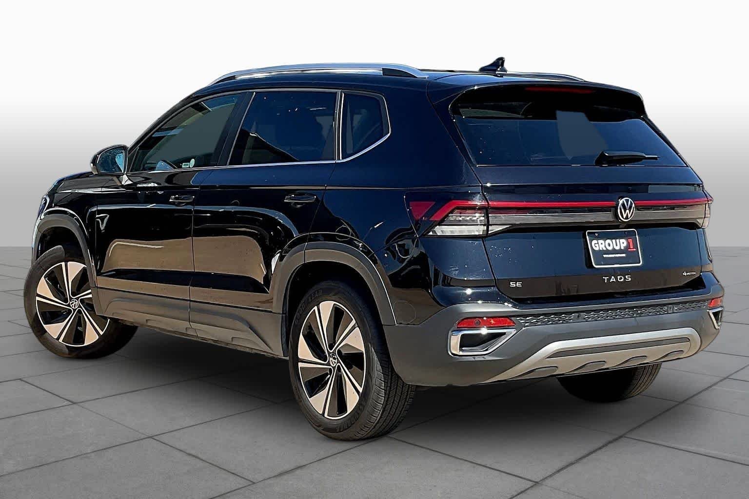 Used 2025 Deep Black Pearl Volkswagen SE image 13
