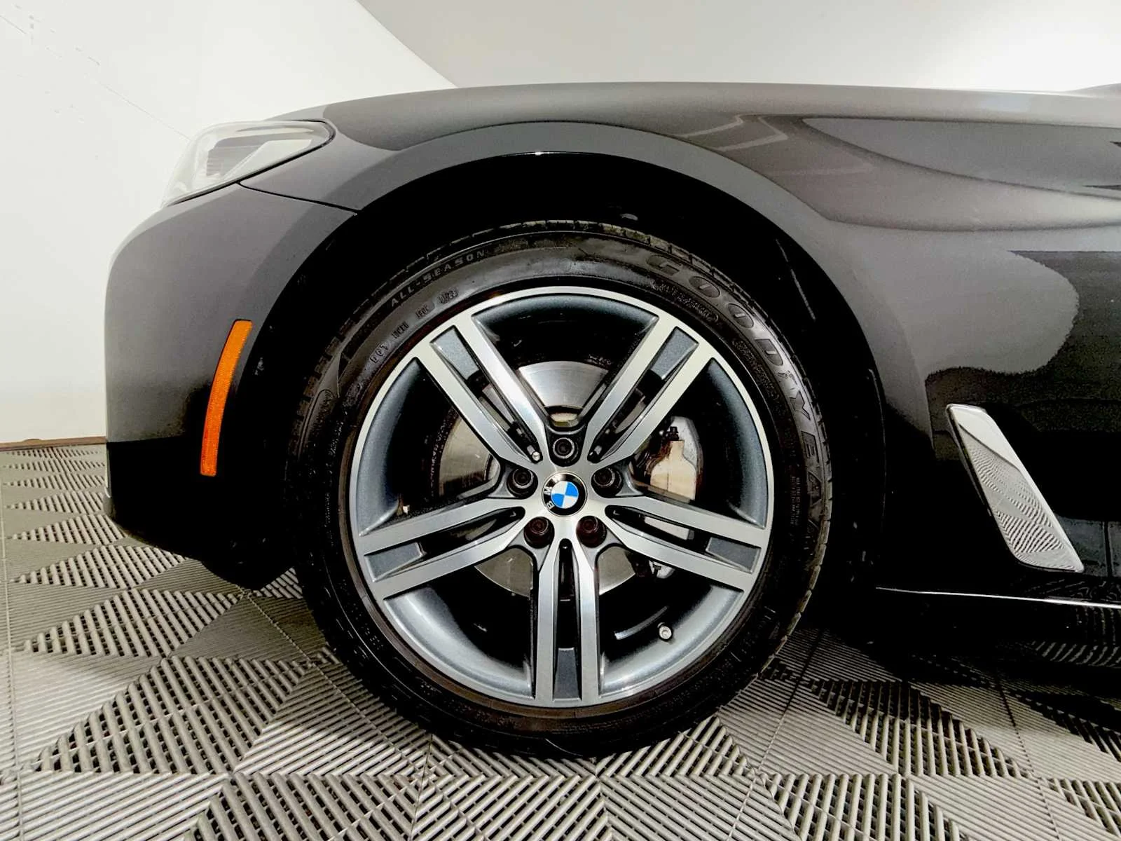2023 BMW 5 Series 530i - Photo 8