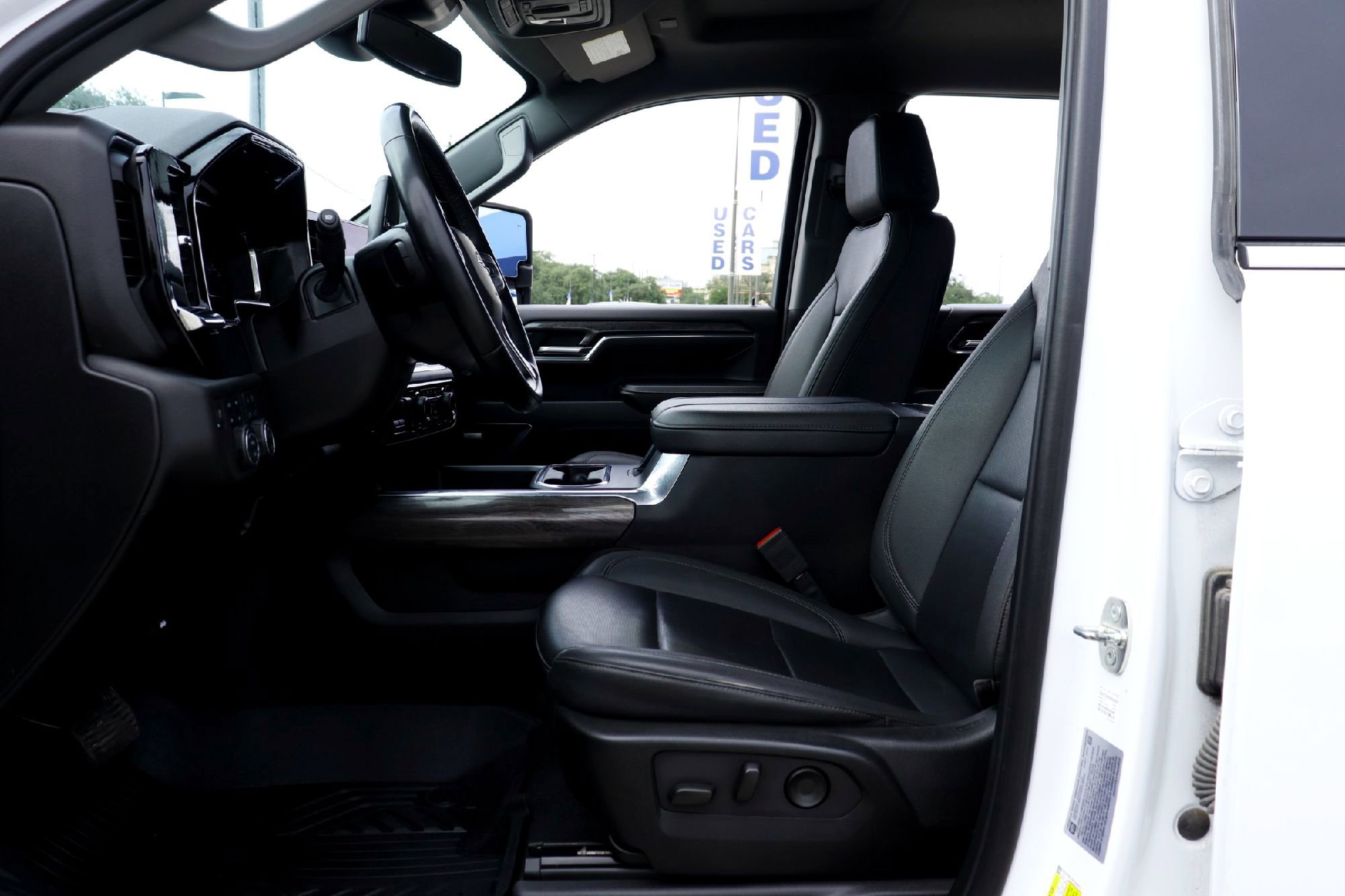2024 Chevrolet Silverado 2500HD LTZ - Photo 9