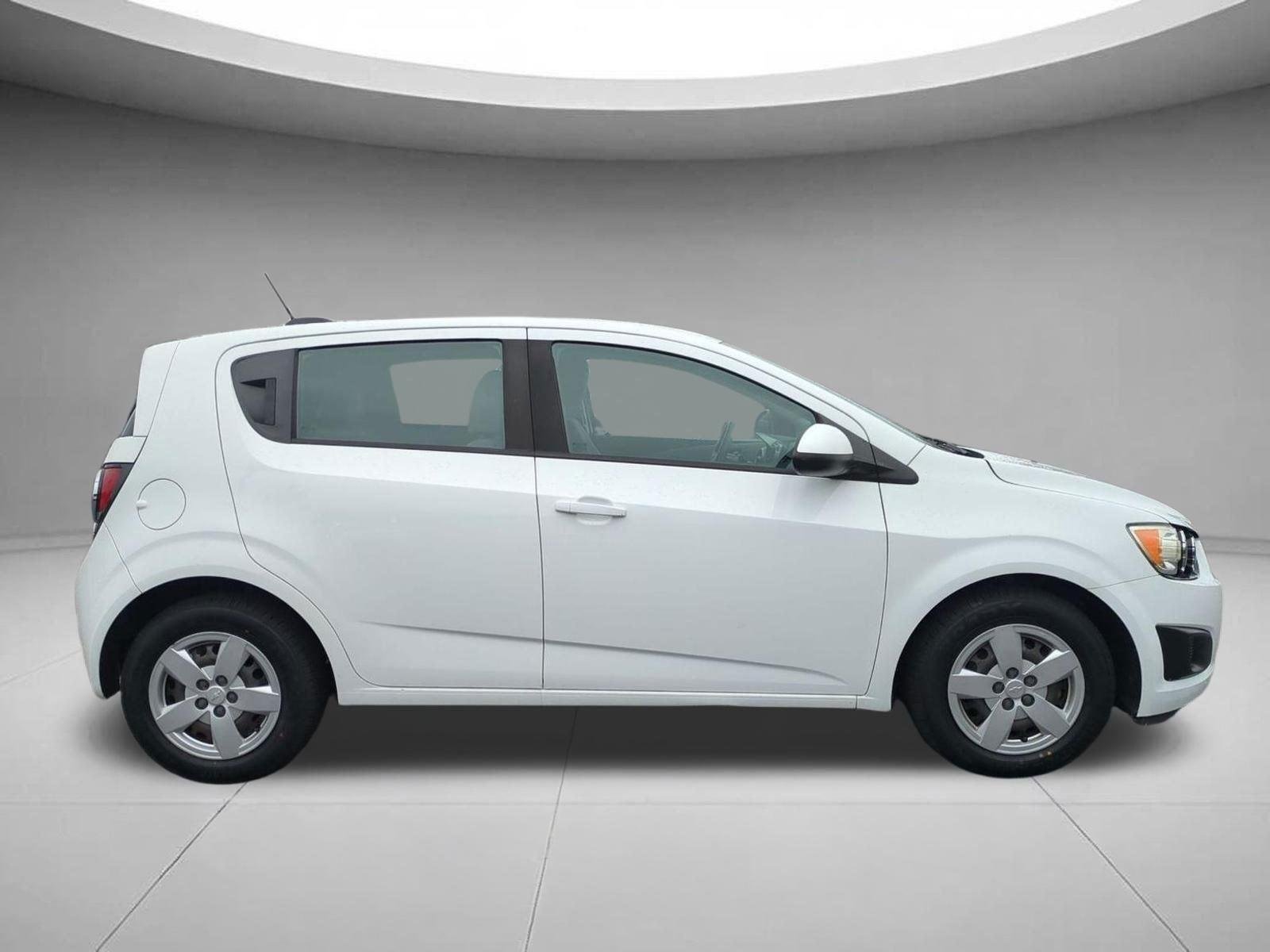 Used 2016 Summit White Chevrolet LS image 6