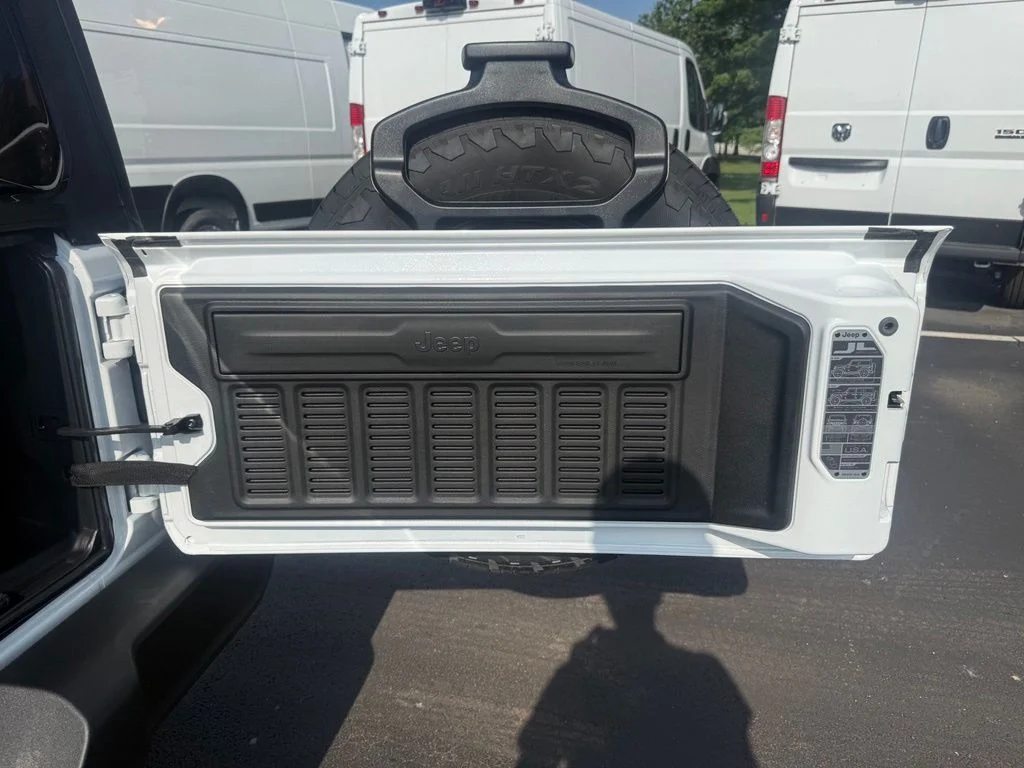 New 2026 Bright White Clear-Coat Exterior Paint Jeep Sport image 41