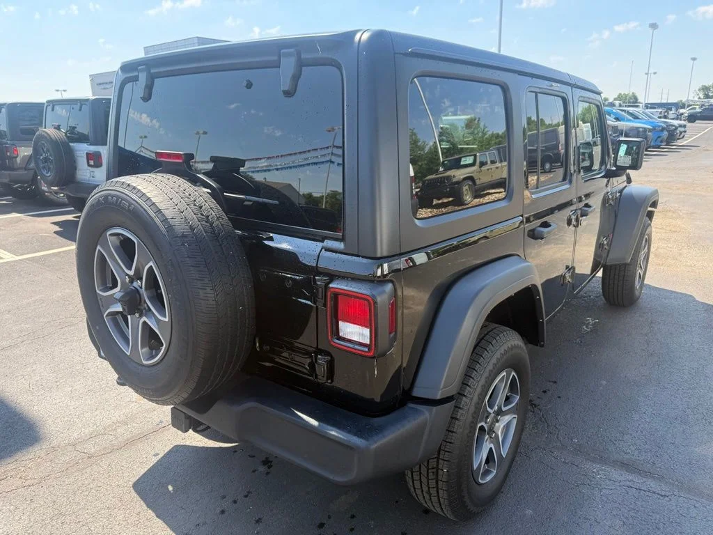 Used 2022 Black Jeep Unlimited Sport S image 4