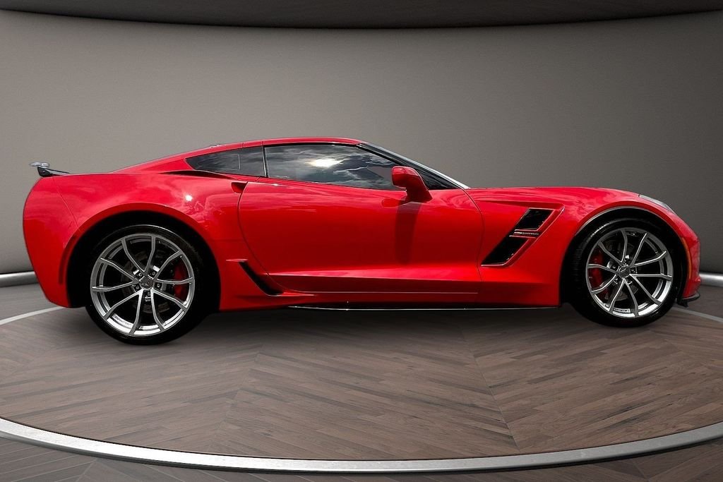 Used 2019 Red Chevrolet Grand Sport image 9