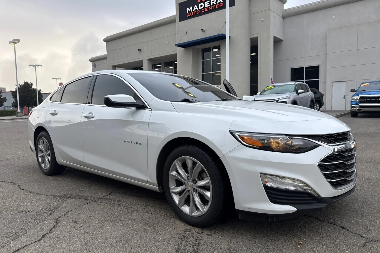 Used 2023 SUMMIT WHITE Chevrolet LT image 2