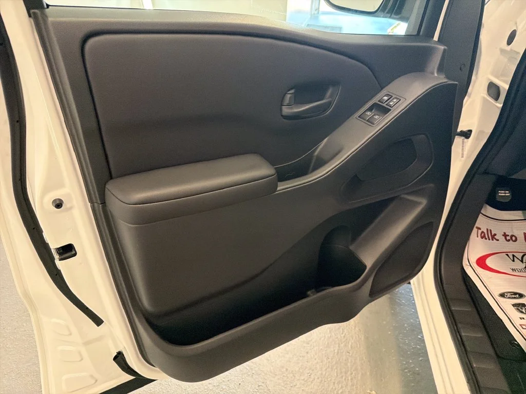 New 2027 Glacier White Nissan King Cab® S image 12