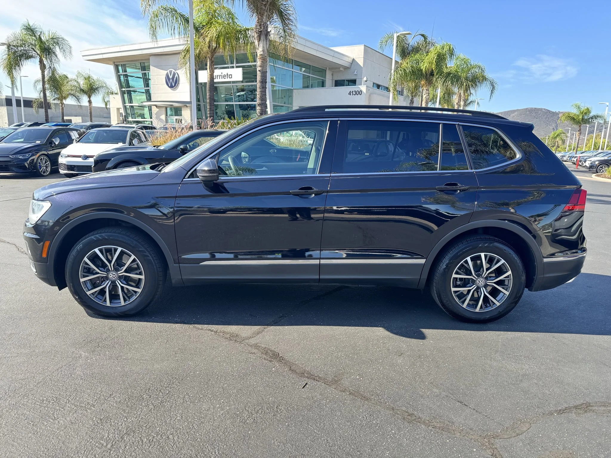 Used 2020 Deep Black Pearl Volkswagen SE image 6