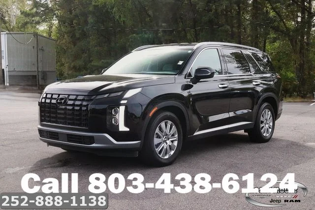 Used 2025 Black Hyundai SEL image 3