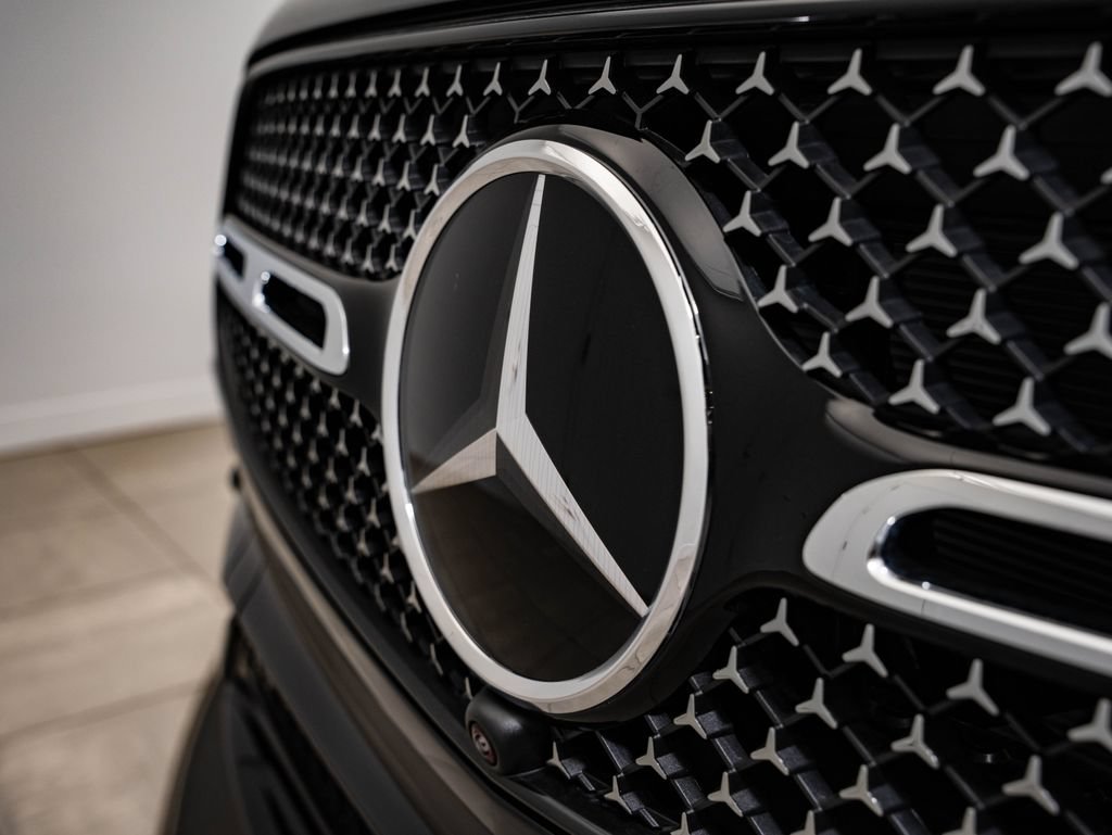New 2027 Black Mercedes-Benz GLC 300 Coupe image 3