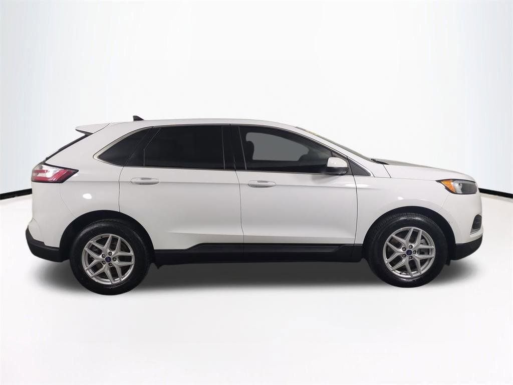 Used 2022 White Ford SEL image 4