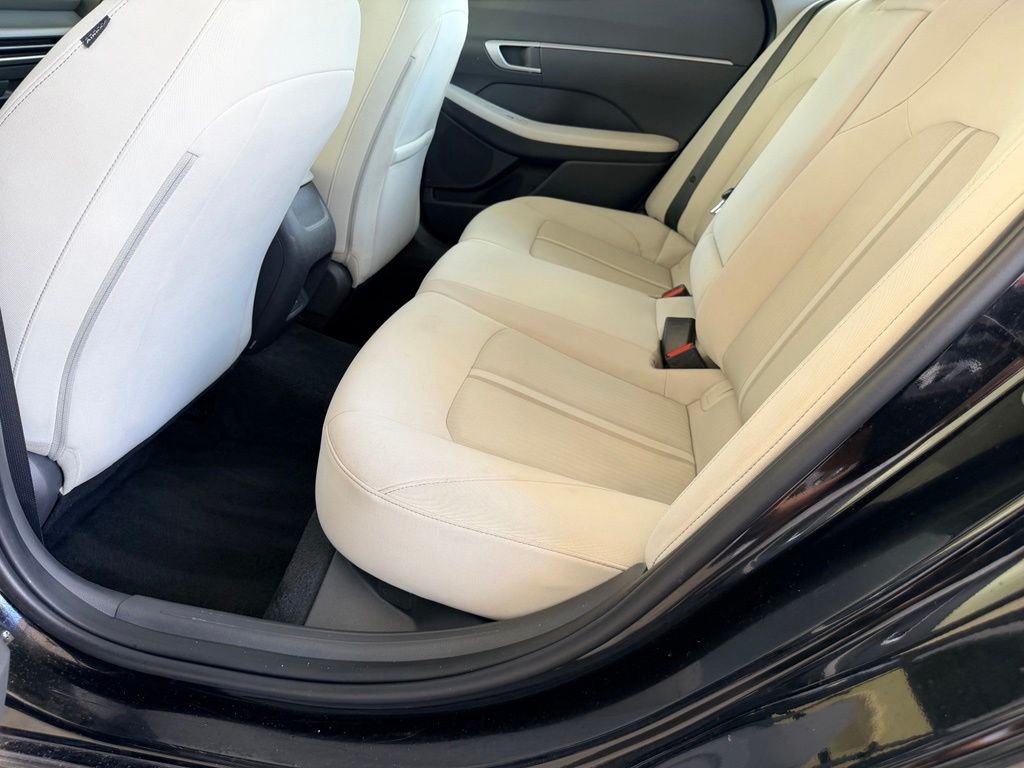 Used 2025 Black Hyundai SEL image 30