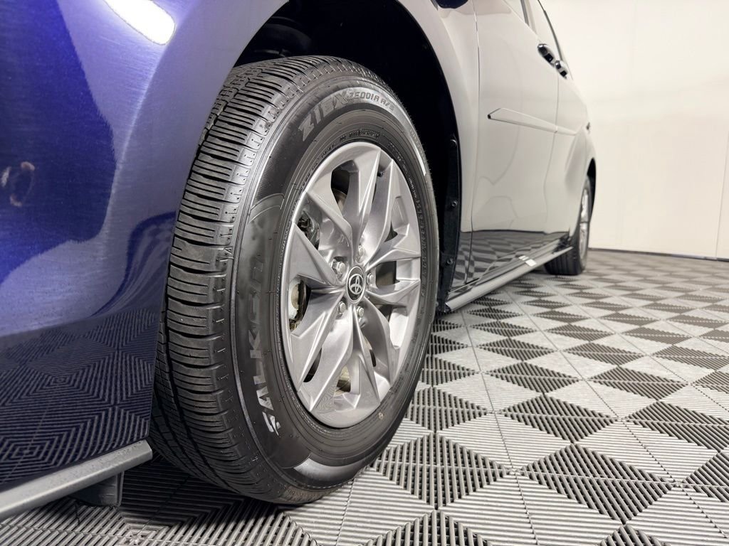 Certified Used 2025  Toyota XLE image 12
