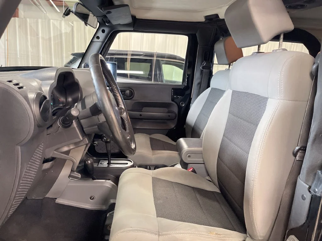 Used 2008 Black Jeep X image 14