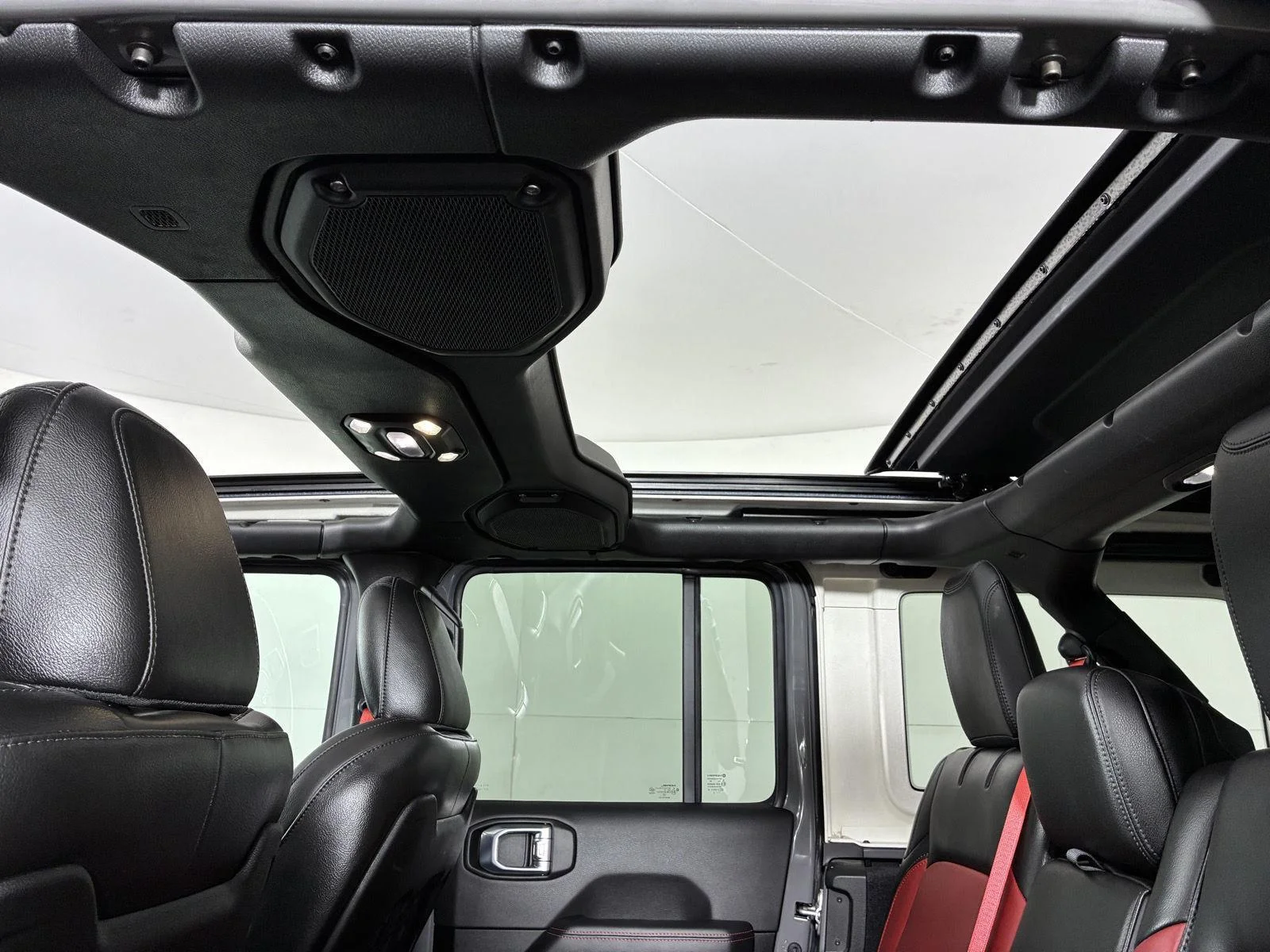 Used 2023 Sting-Gray Clearcoat Jeep Rubicon 20th Anniversary image 26