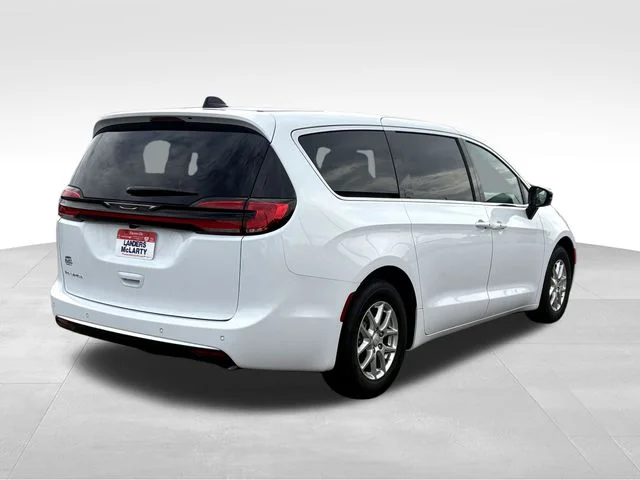 New 2027 Bright White Clear-Coat Exterior Paint Chrysler Select image 8