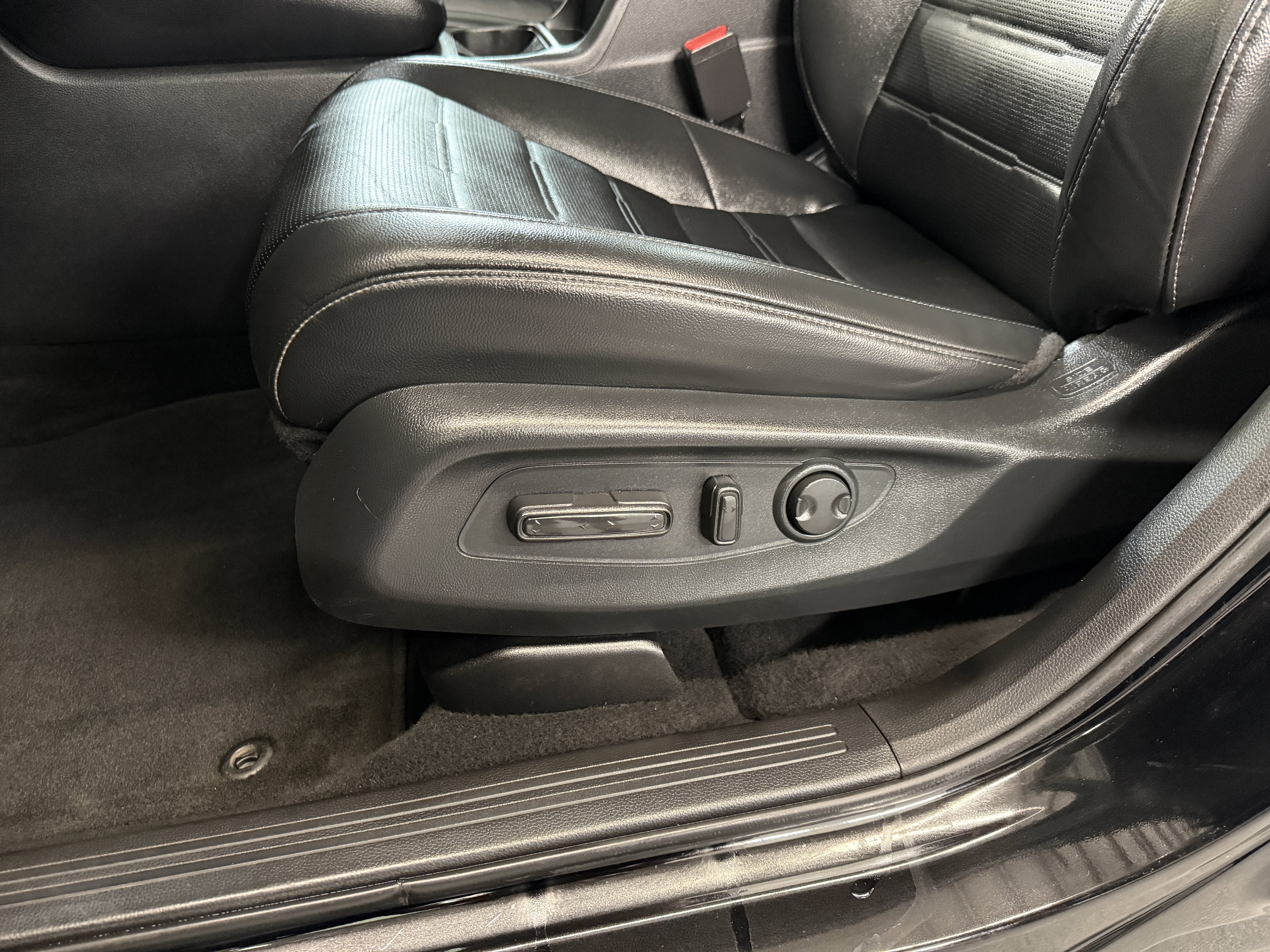 Certified Used 2024 Crystal Black Pearl Honda EX-L image 13