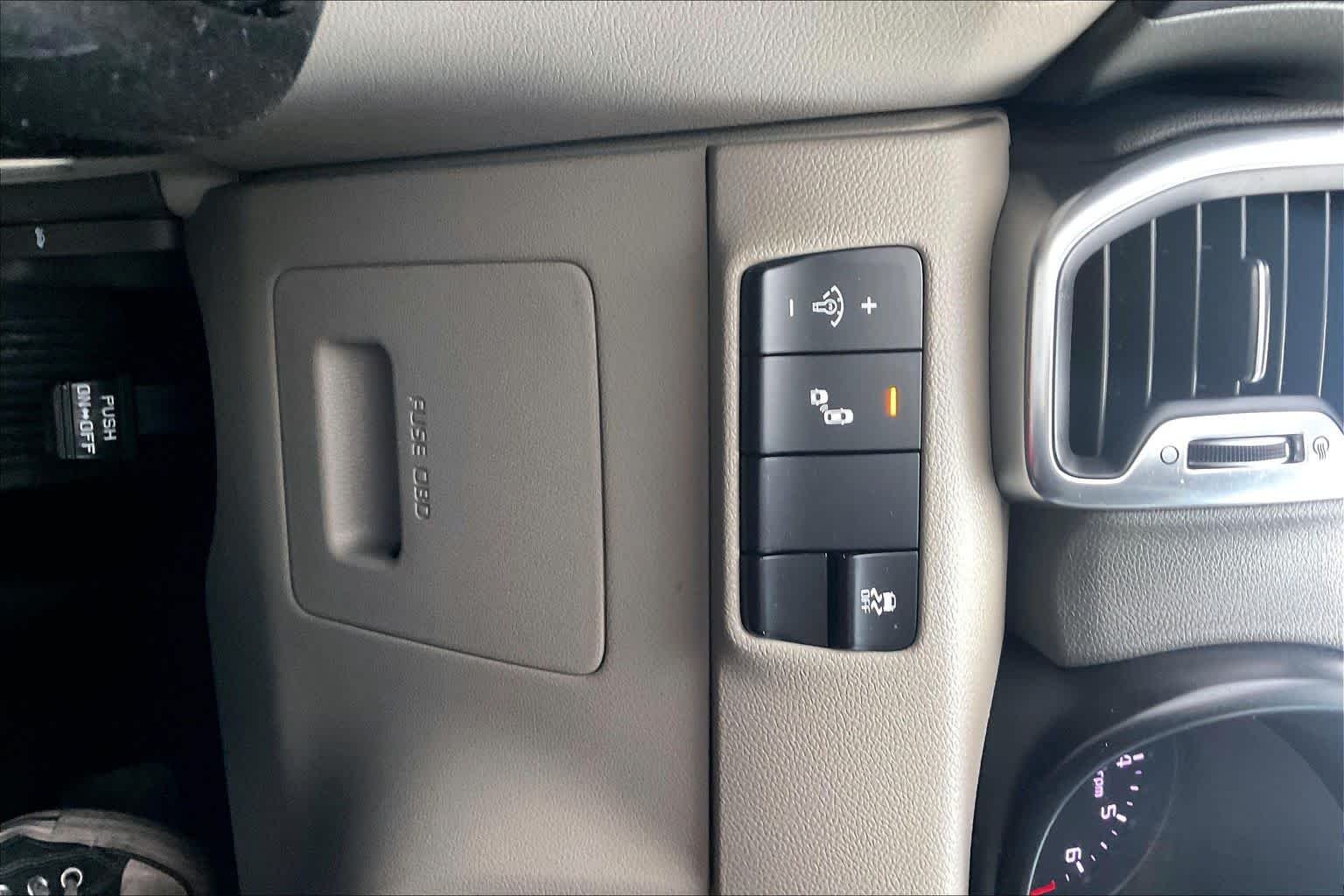 Used 2018 Snow White Pearl Kia EX image 33