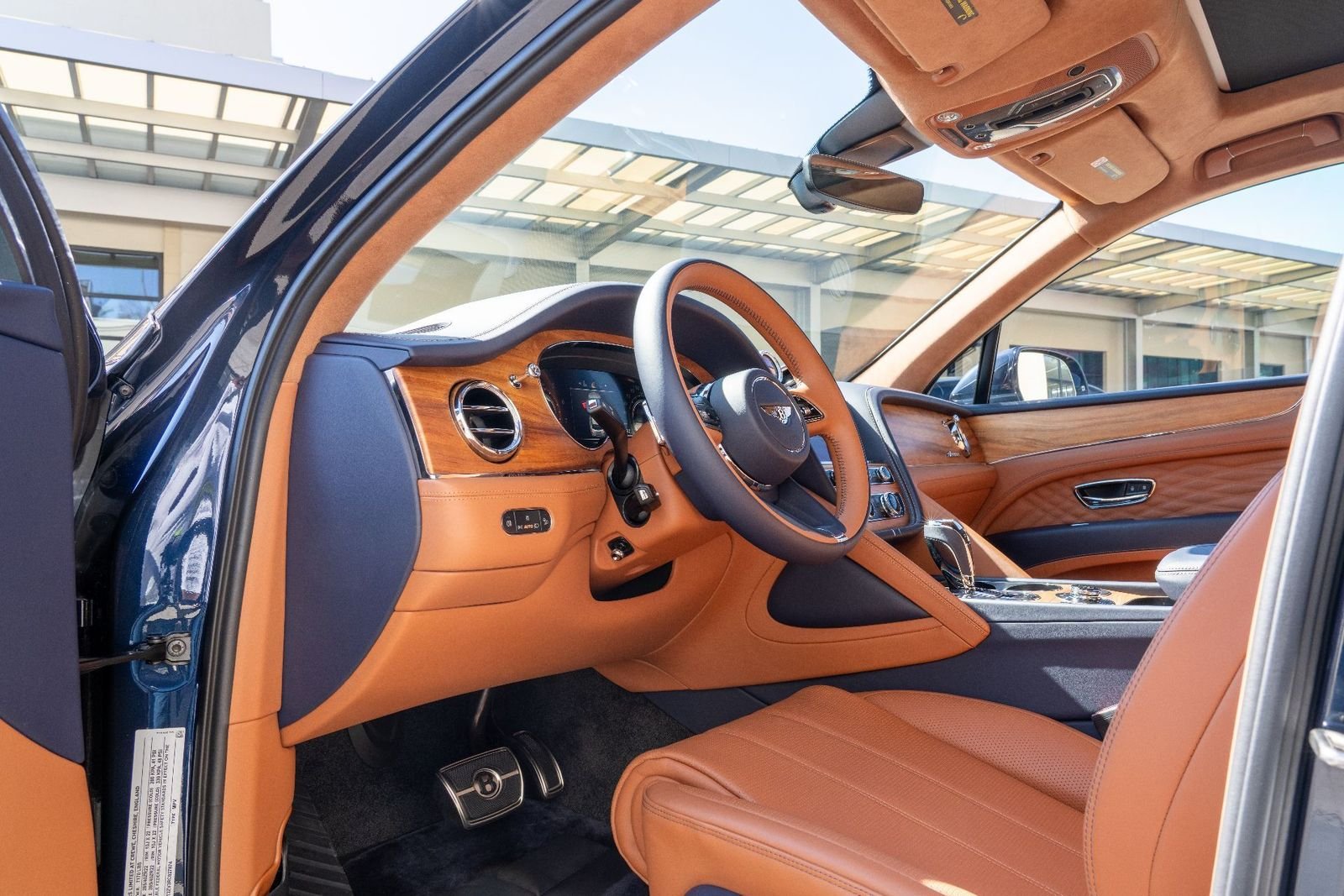 2024 Bentley Bentayga Azure - Photo 17