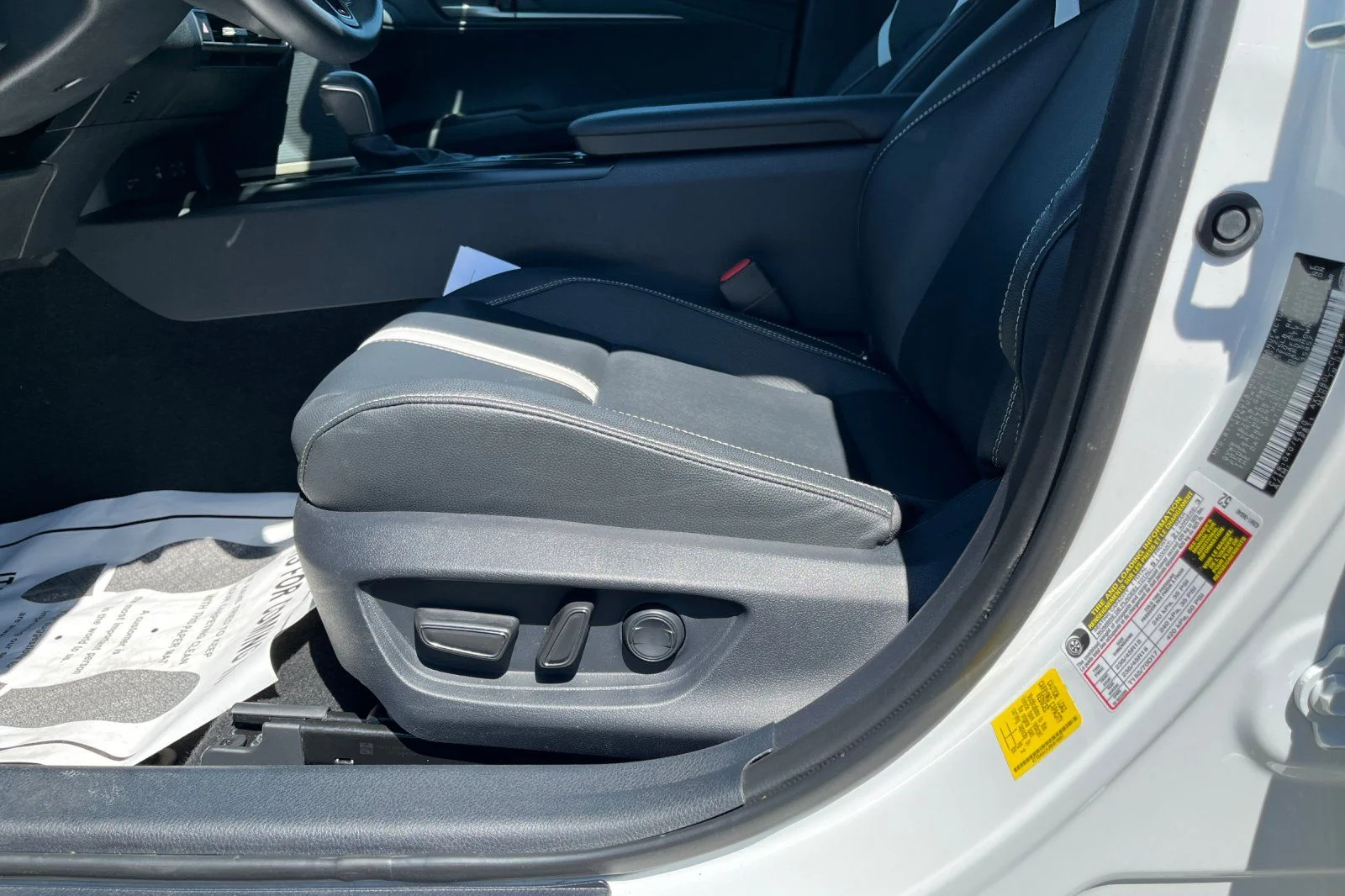 2025 Toyota Camry LE - Photo 17