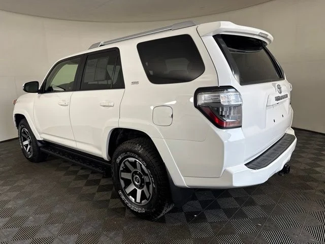 Used 2018 Super White Toyota SR5 Premium image 6