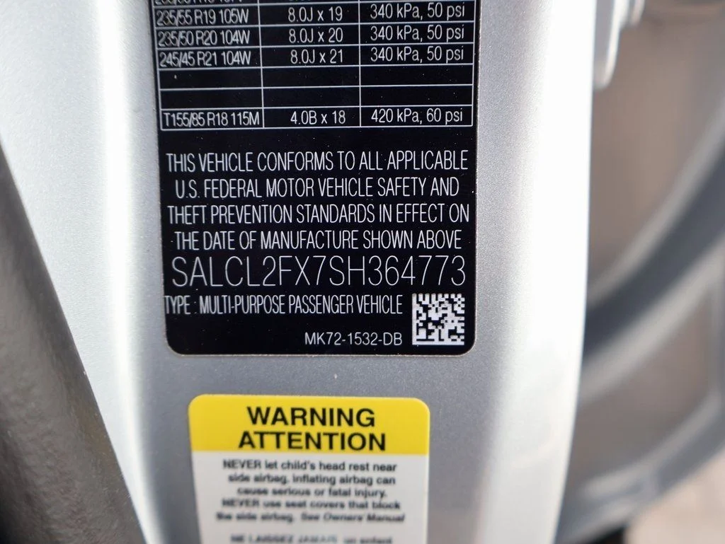 Certified Used 2025 Hakuba Silver Metallic Land Rover SE image 40