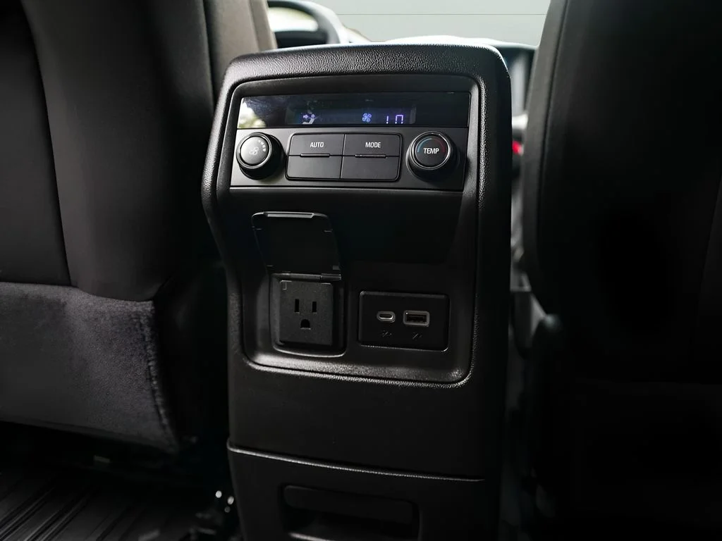 Used 2022 White GMC SLE image 34