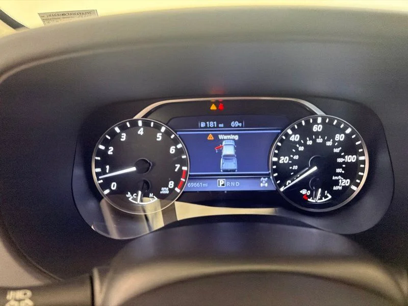 Used 2022 White Nissan SV image 20