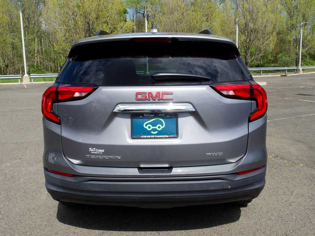 Used 2021 Satin Steel Metallic GMC SLE image 7