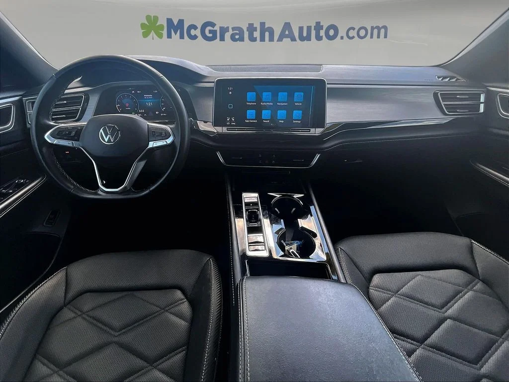 Certified Used 2025  Volkswagen 2.0T SE w/Technology image 9