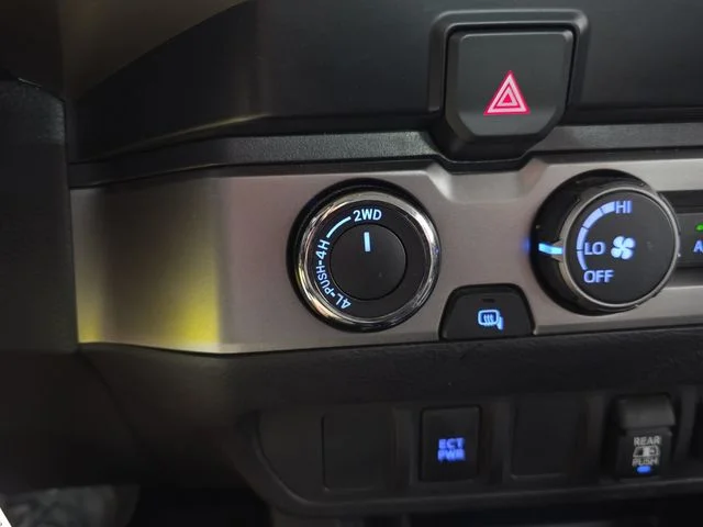 Used 2020 Midnight Black Metallic Toyota SR5 image 18