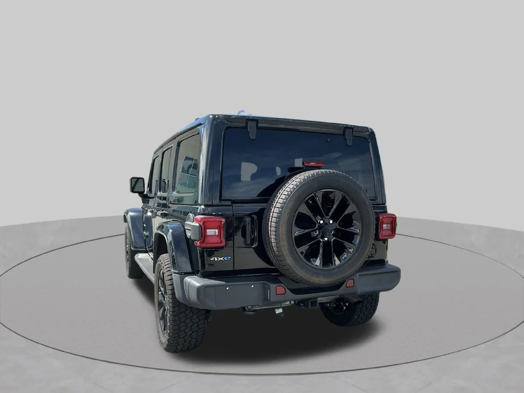 Used 2021 Black Jeep Unlimited Sahara 4xe image 9
