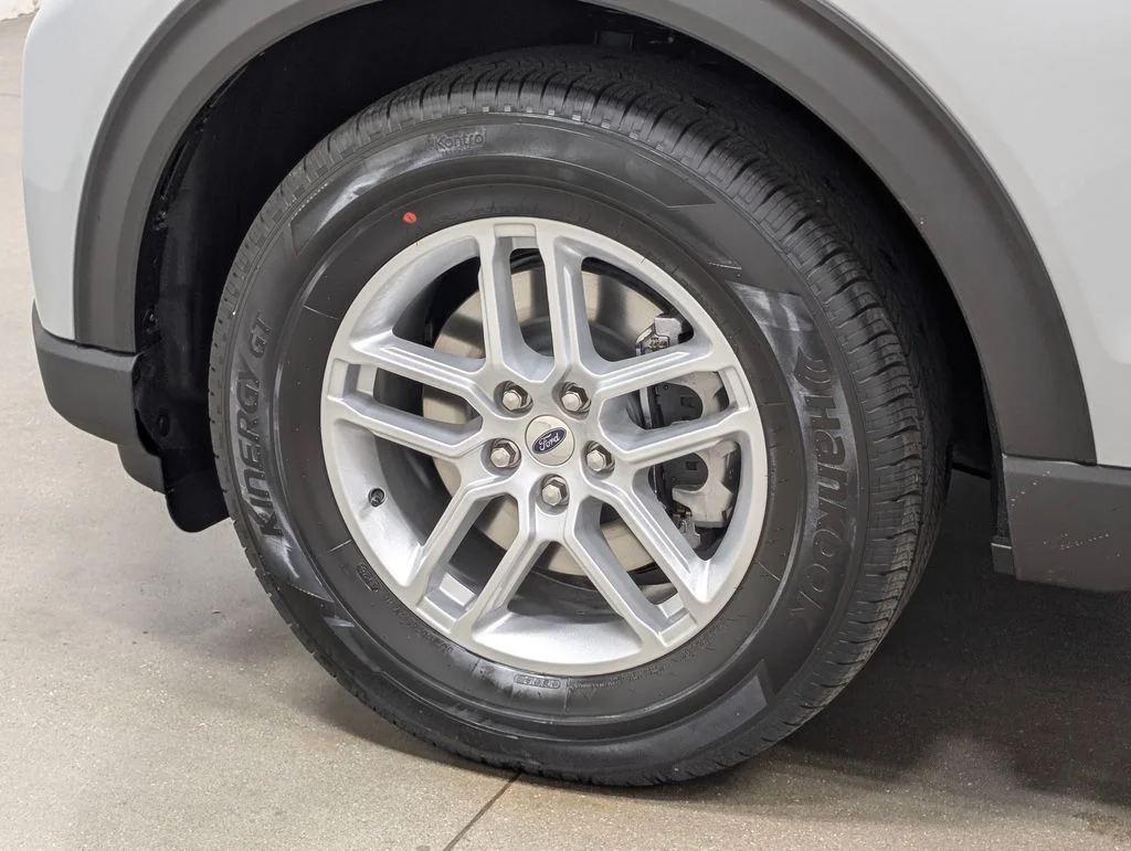 New 2027 Avalanche Gray Ford Active image 2