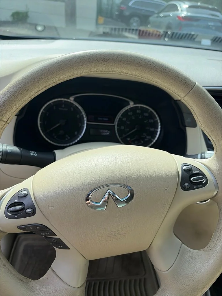 Used 2014 Black Obsidian INFINITI Base image 9